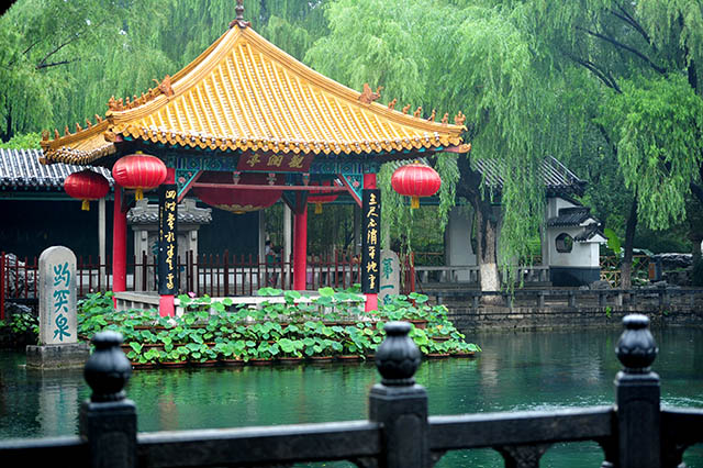 济南趵突泉.jpg
